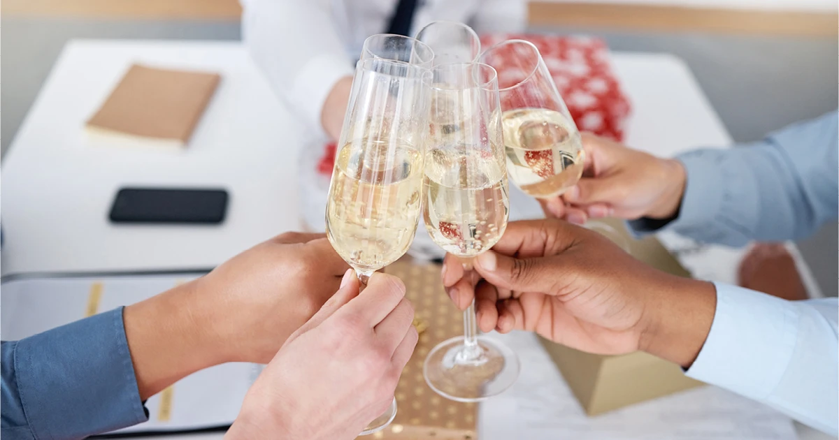 הרמת כוסית לחג: 5 רעיונות מנצחים שיהפכו את האירוע לבלתי נשכח